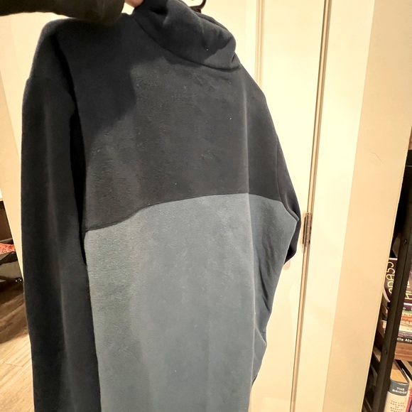 Columbia Large Pullover - Picture 2 of 2